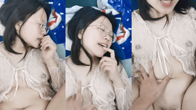 Em gái bốn mắt quyến rũ - VLXX.AS