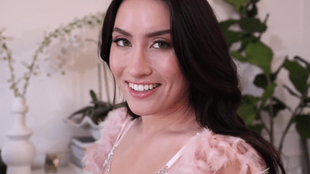 Cô nàng người mẫu đồ lót hàng cực phẩm - VLXX.AS