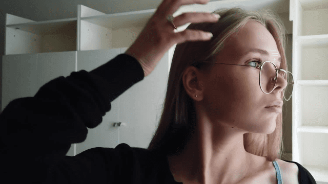 Cô nữ sinh kính cận quyến rũ - VLXX.AS