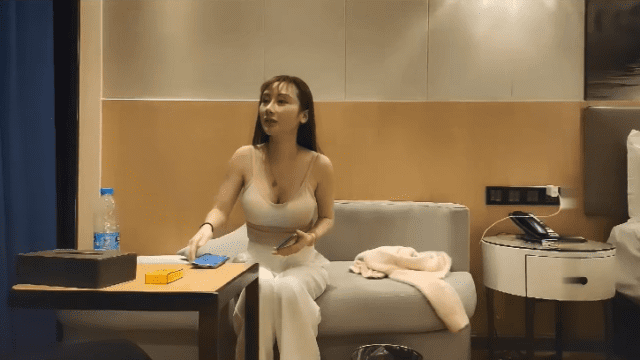 Em gái gọi xinh đẹp, dáng chuẩn - VLXX.AS