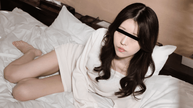 100524_01 - Em gái chân dài muốn làm người mẫu - VLXX.AS